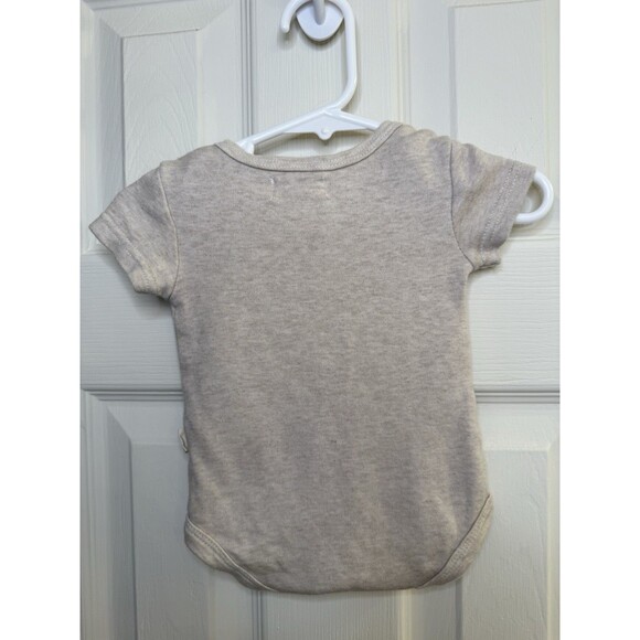 Rabbit + Bear Baby Bodysuit 0–3 Months Short Sleeve Hearts Beige Emily & Oliver - Picture 2 of 2
